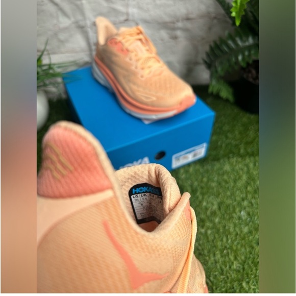 Hoka Clifton 9 Color: Cantaloupe / White women size 7 new with box - Picture 16 of 16